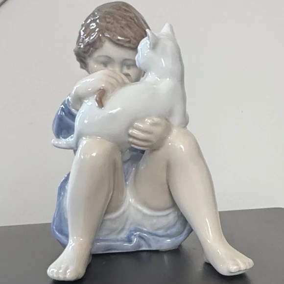 Vintage Royal Copenhagen “Girl with Cat” Figurine - Picture 6 of 9